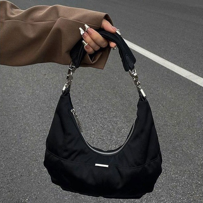 New Black Retro Hot Series Sunny Clouds Bag Niche Design Casual Fashion Crescent Bag Shoulder Underarm Bag New Black Retro Hot Series Sunny Clouds Bag Niche Design Casual Fashion Crescent Bag Shoulder Underarm Bag