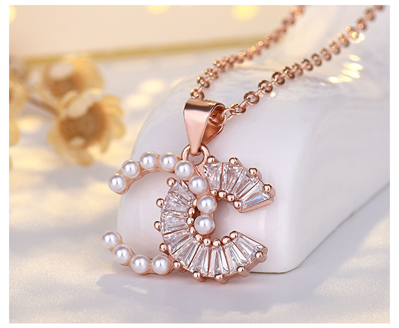 Elegant Fashion Letter Copper Inlay Artificial Pearls Zircon Necklace display picture 6