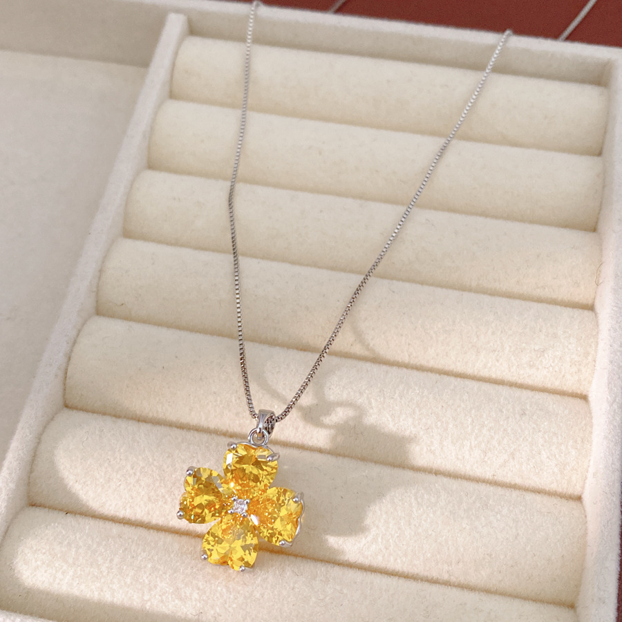 Viento frío personalidad flor de amor collar de piedra tierna lujo ligero estilo alto conjunto de joyería de nicho universal