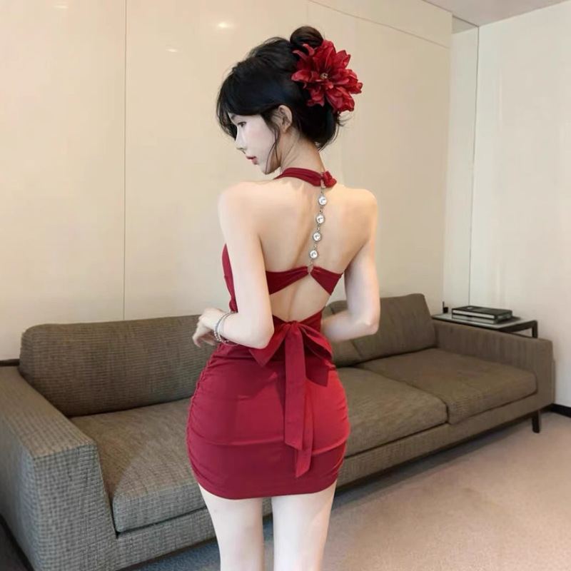 Daomai Hot Girl チェーンホルターネックストラップデザインバックレスサスペンダードレスレディーススリムピュアスカート|undefined