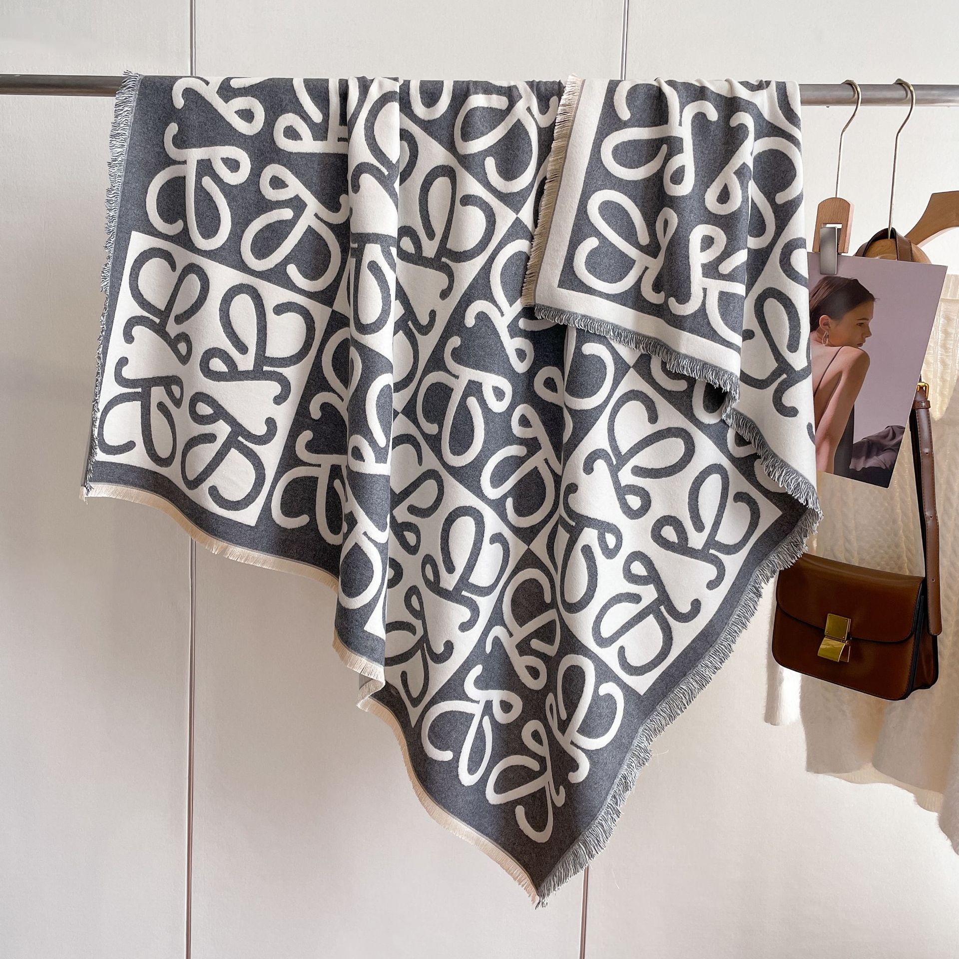 Otoño e Invierno nueva bufanda cuadrada estilo coreano letras geométricas Cachemira-como bufanda de moda elegante bufanda caliente chal ropa exterior para mujeres