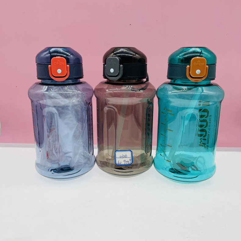 Youyun 0326 nueva red TAZA ROJA taza de plástico 2000ml portátil Ton Cup cubo grande espacio taza al por mayor