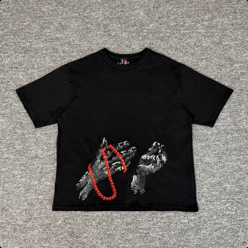 derschutze T-shirt Hands and Beads Embroidery Black