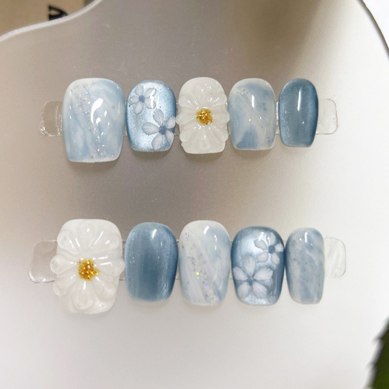 Handmade Ruyao Blue Cat-Eye Nail Art with Hand-Painted Designs, High-End Feel, Brightening Effect, Short Nail Tips Handmade Ruyao Blue Cat-Eye Nail Art with Hand-Painted Designs, High-End Feel, Brightening Effect, Short Nail Tips