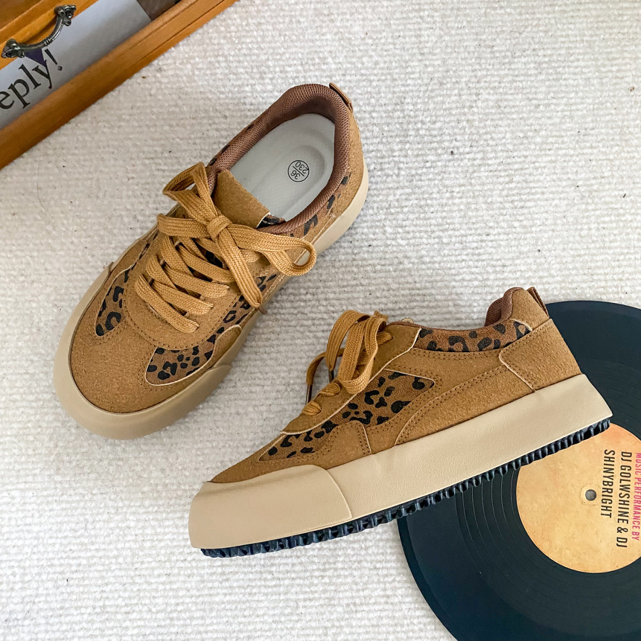 Mattes Leder-Leoparden-Print-Board für Damen im Herbst 2024, neues, dickbesohltes, höhenverstärkendes Freizeit-Sporttraining_voghion.com