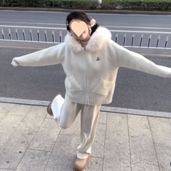 学院風の甘い刺繍の毛の襟と帽子のメリヤスのセーターのコートの女子学生の春秋の新型の怠惰でやせている上着