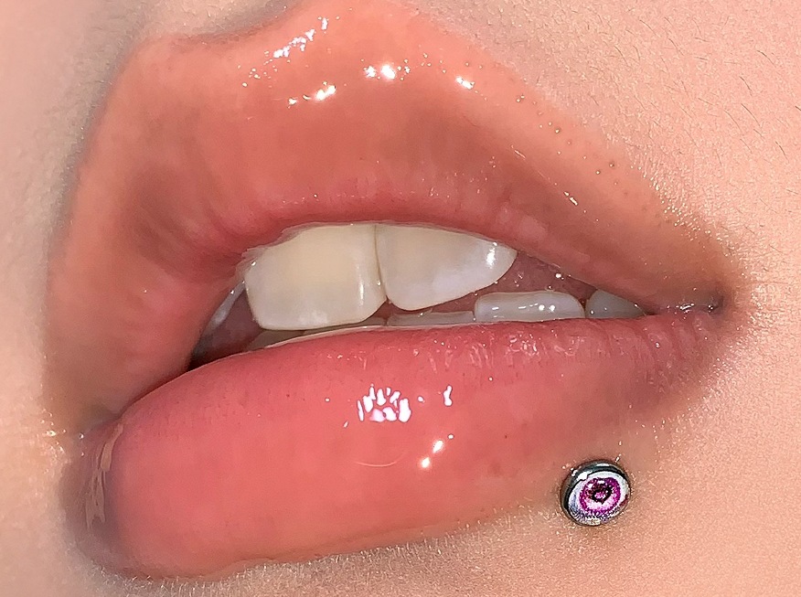 Silver pointed spike labret stud material detail