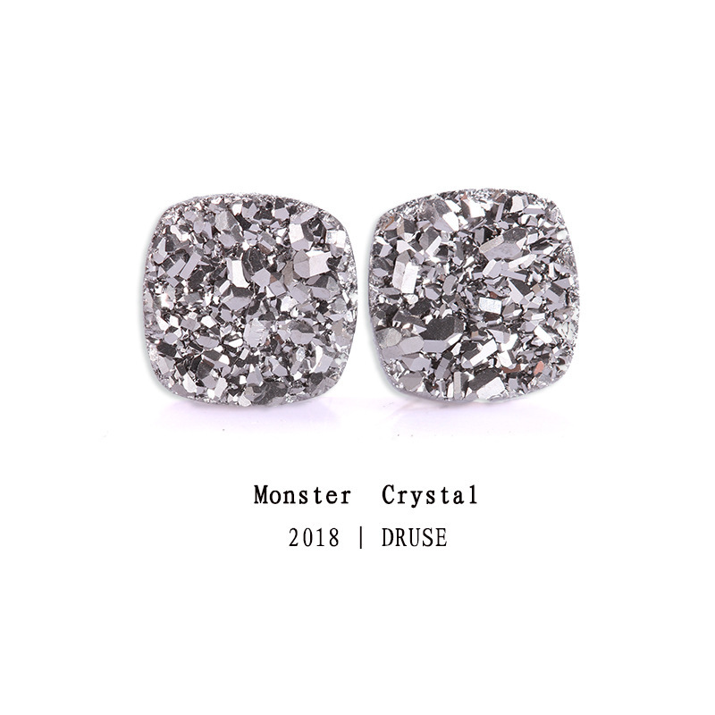 Title 8, Kristallen cluster magneet oorbellen zonder gaa...