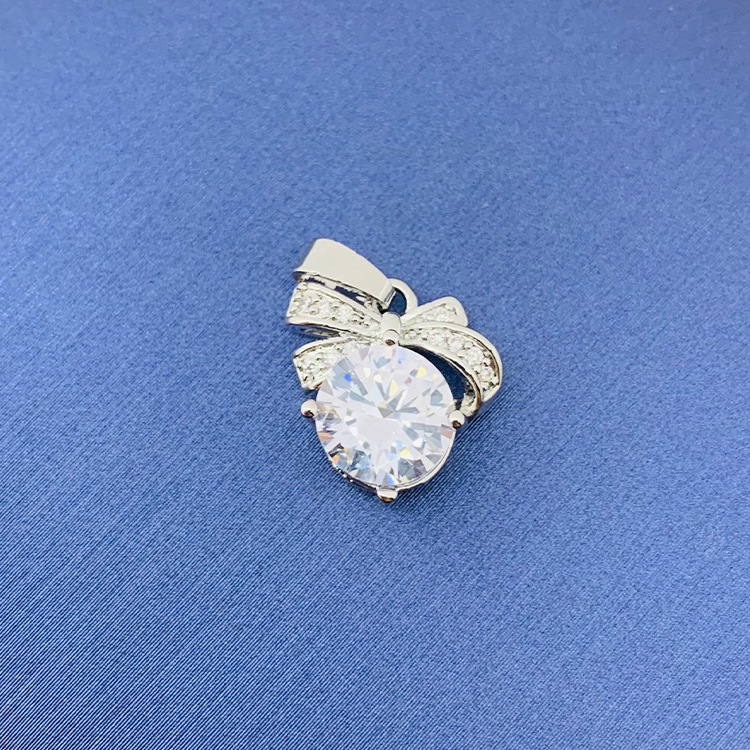 百種類のペンダントは心のままにファッションの経典を配合します。カップルの美しいペンダントは親友のアクセサリーを送ります。