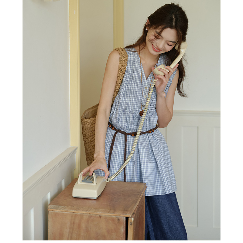 2026 Summer New Japanese-Style Artistic Fashion Design V-Neck Plaid Sleeveless Cool Slimming Mid-Length Shirt for Women