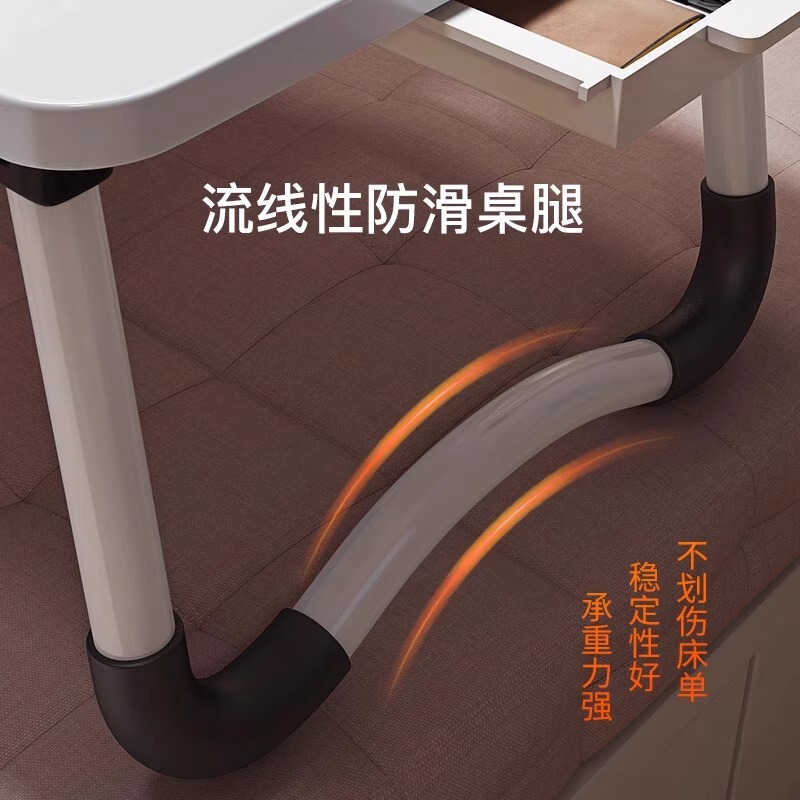 折り畳み可能なベッドの上の小さなテーブルは机のノートパソコンのテーブルを勉強します。|undefined