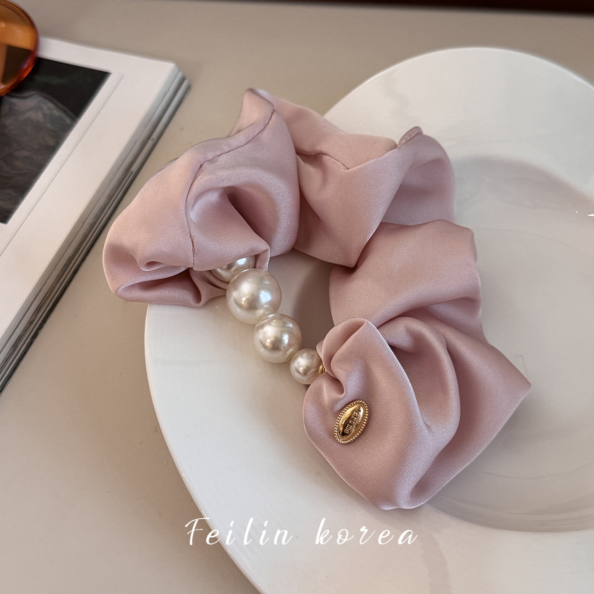 Cordón de cabeza de perla 2024 nuevo cabello de alta gama correa de cabello de mujer de alta calidad flores de cabello de satén intestino anillo de cabello adornamiento coreano