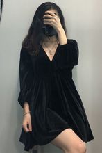 特大码女装200斤金丝绒长袖连衣裙女V领秋冬季新款复古名媛a字裙