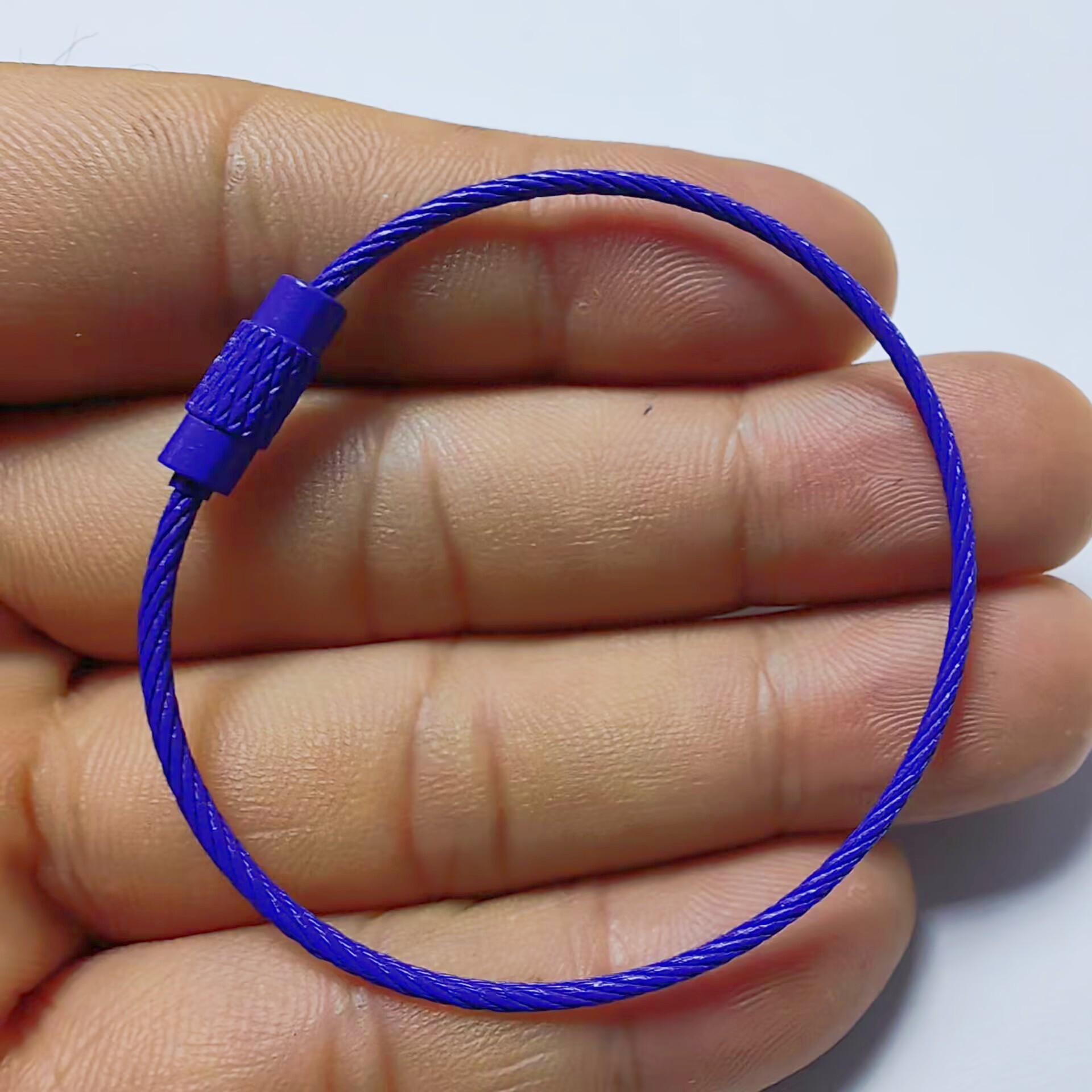 Fabricante Wholesale   Anillo de alambre de acero inoxidable de varios colores   Cordón Keychain    1.5 * 15 cm