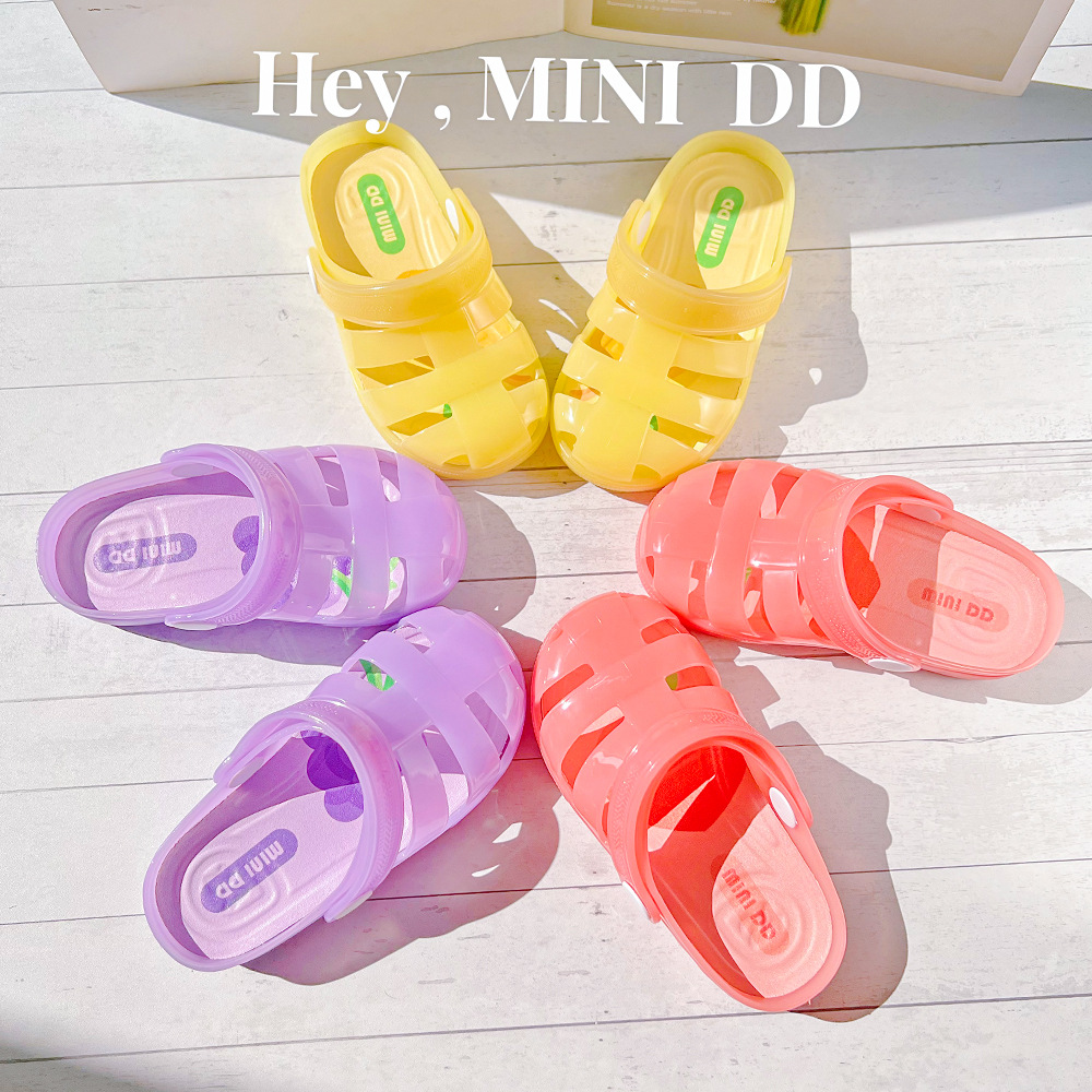 Fashionable children's sandals