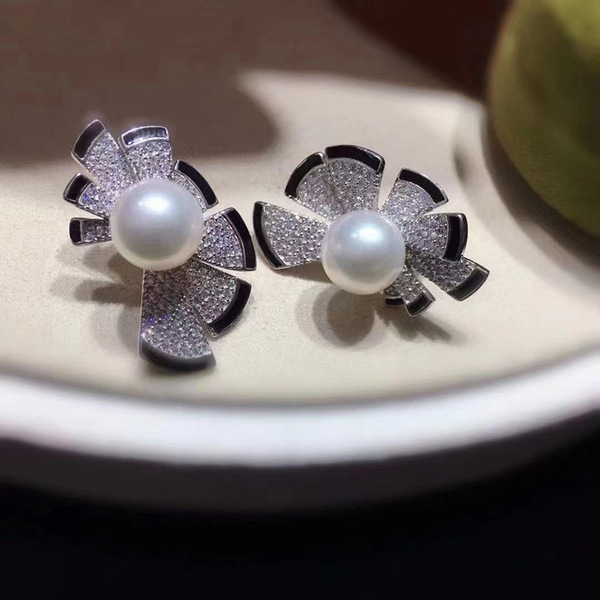 Fashionable elegant accessories
