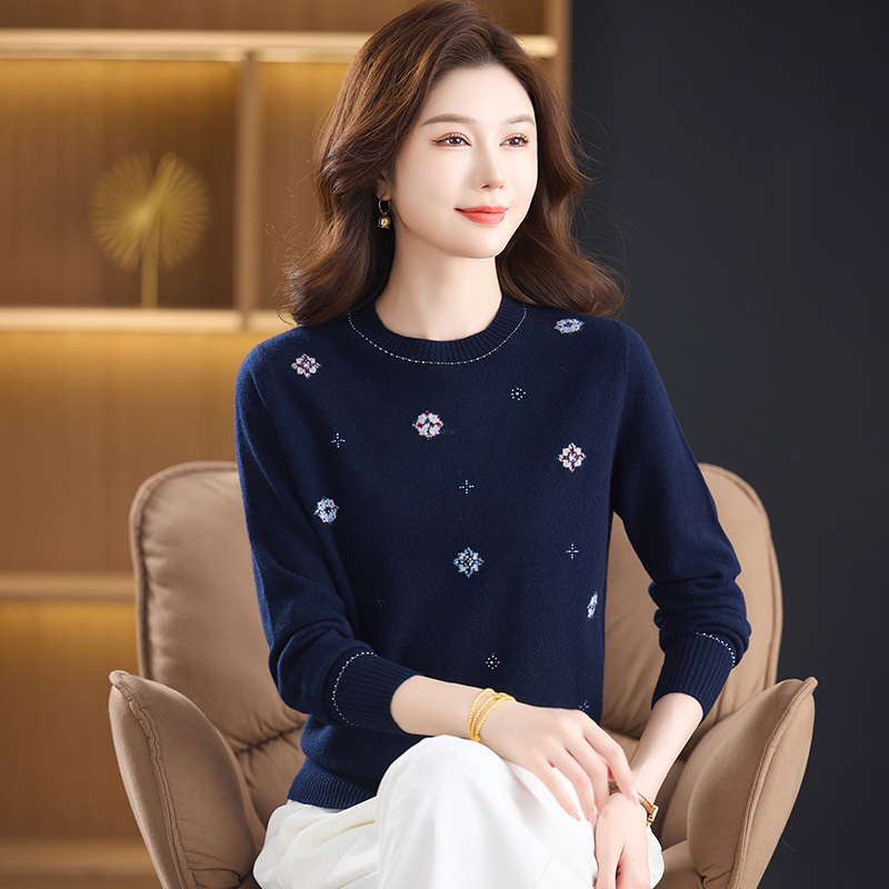 High-End Brand Pure Wool Sweater for Women Autumn and Winter 2025 New Mother's Round Neck Embroidered Large Size Bottoming Sweater