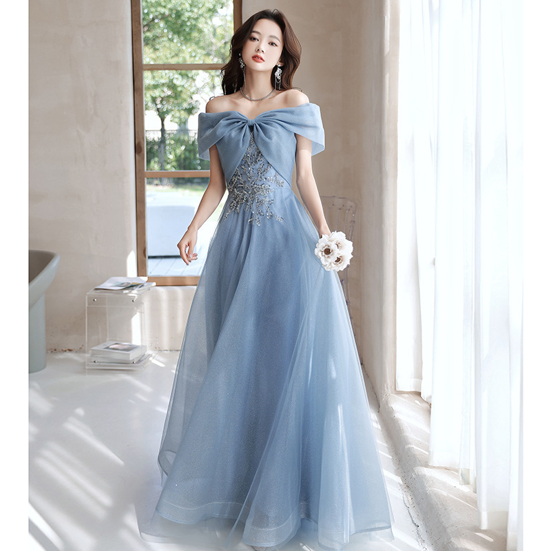 Vestido de noche fuera del hombro 2024 nuevo verano elegante estilo francés Luz de lujo anfitrión azul Luz de lujo vestido de banquete image 8