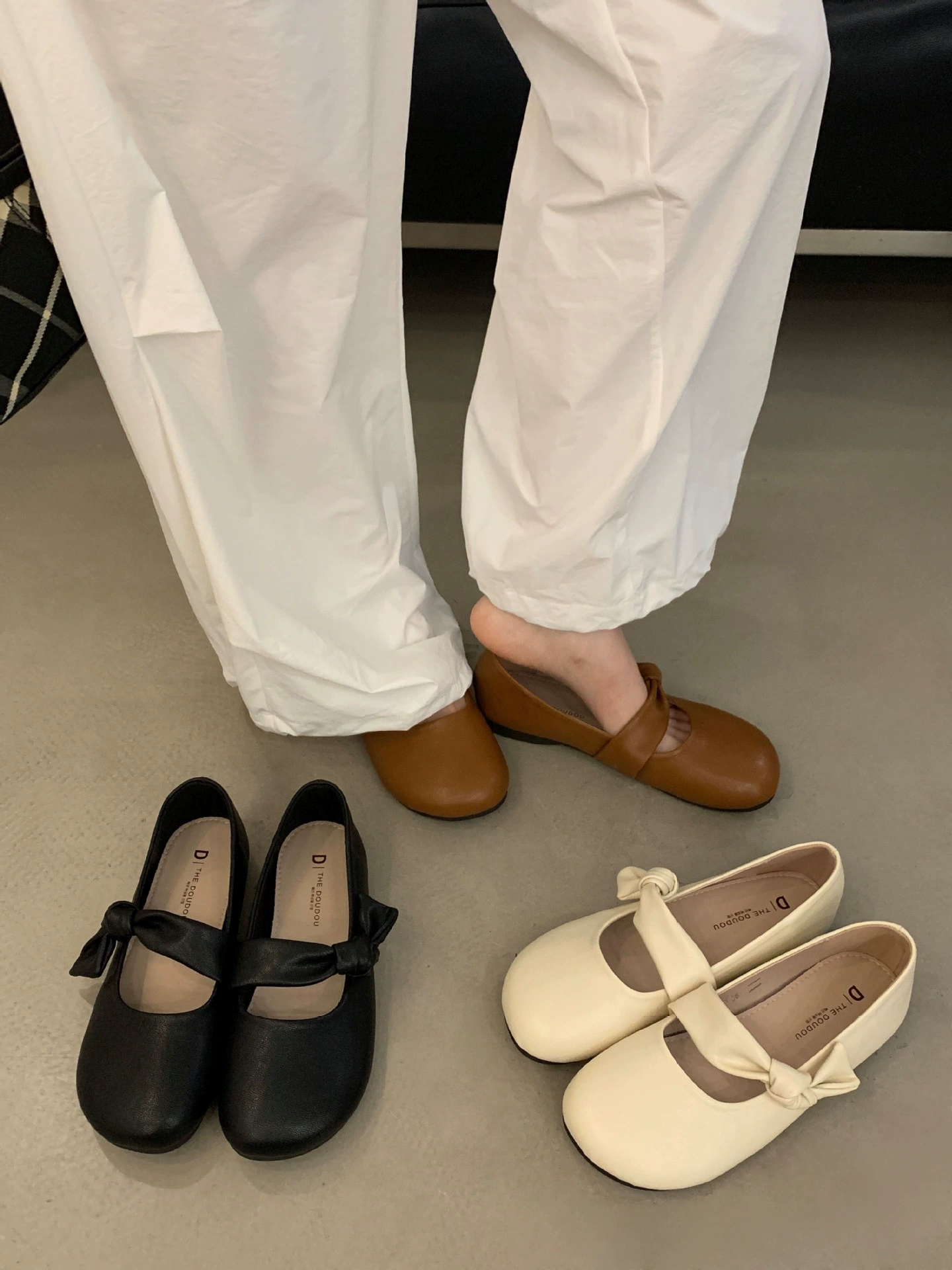 平跟设计感一字带棕色通勤单鞋女鞋子2025新款圆头法式晚晚奶奶鞋