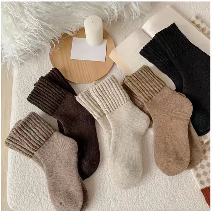 Thickened Warm Mid-Calf High-End Korean Style Trendyy Autumn and Winter Unisex Mid-Calf Socks 2025 New Socks Terry Thickened Warm Mid-Calf High-End Korean Style Trendyy Autumn and Winter Unisex Mid-Calf Socks 2025 New Socks Terry