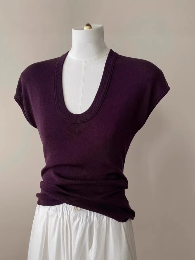 Áo thun nữ cổ tròn tay ngắn chất liệu Tencel ôm nhẹ form chuẩn — đen