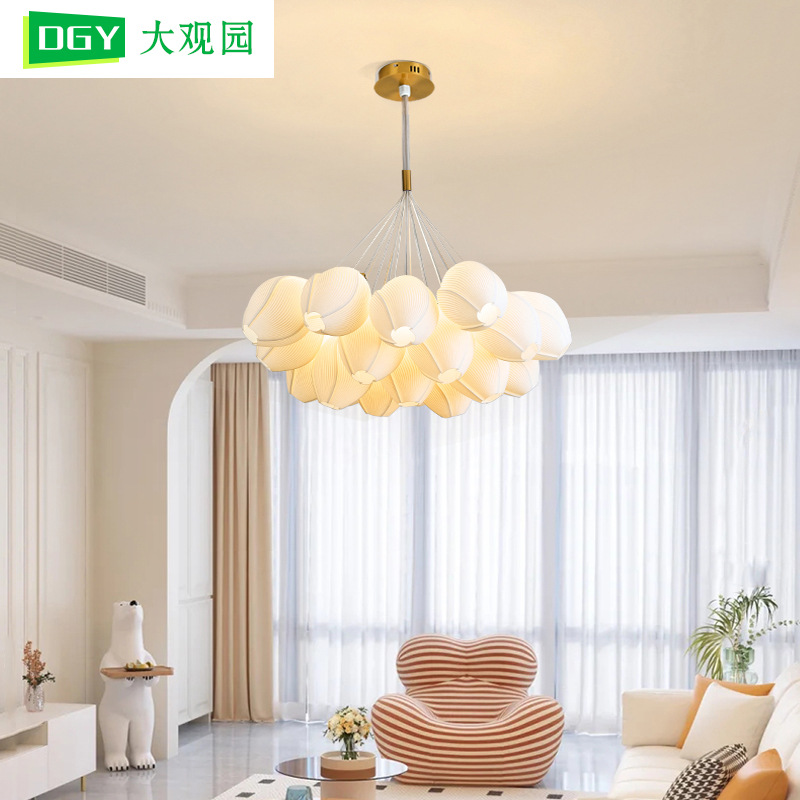 Lámpara de la sala de estar moderna y simple crema viento lámpara de la habitación de los niños 2026 nueva flor lámpara de dormitorio lámpara Zhongshan 485L