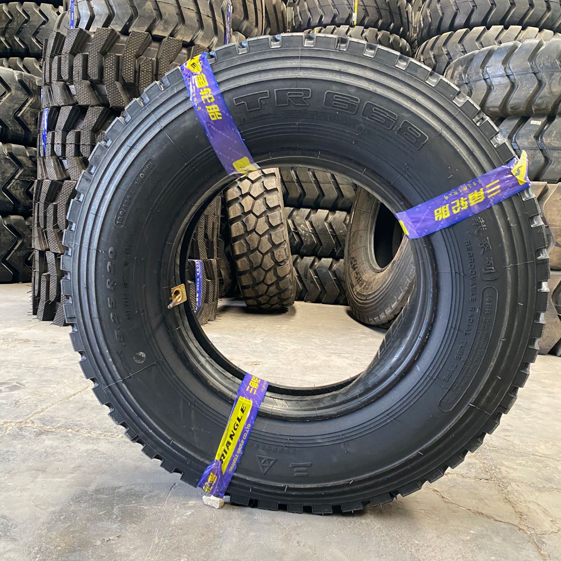 三角 825R20 TR668老三线花纹 货车 载重拖挂车 全钢丝真空轮胎