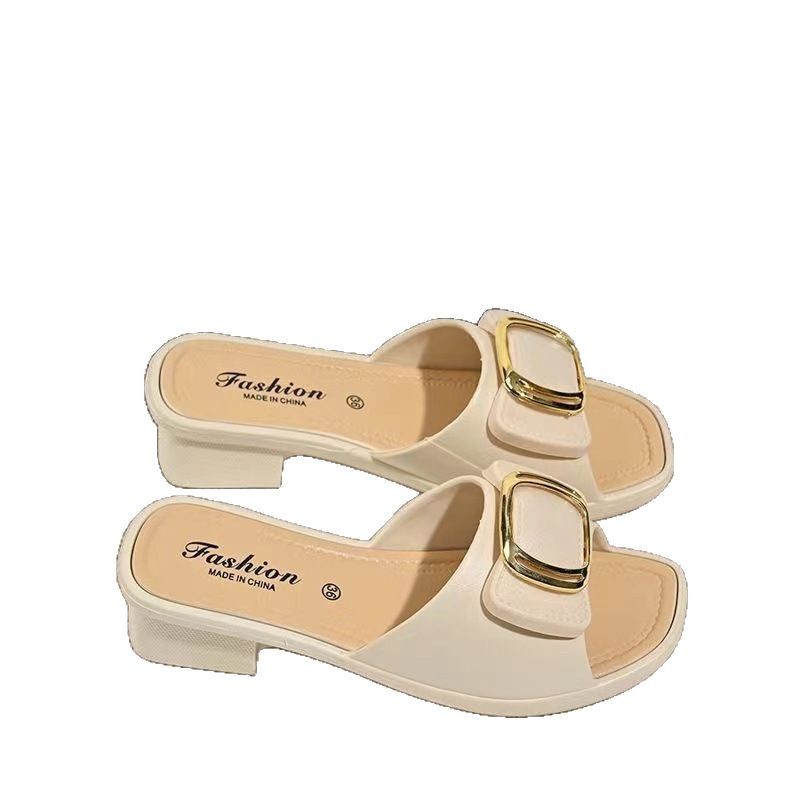 Nuevas sandalias de moda de verano para mujeres, una explosión transfronteriza de una palabra, zapatillas de mujer coreana, suela gruesa y suave.