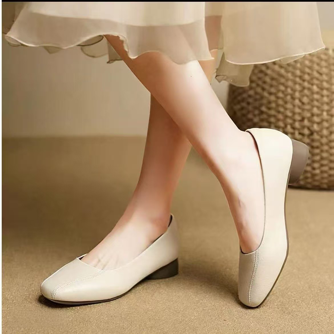 2026 primavera nuevo estilo francés elegante zapatos de cuero suave de talón medio simple cabeza cuadrada boca superficial viaje con suela suave zapatos de cuero pequeños cómodos
