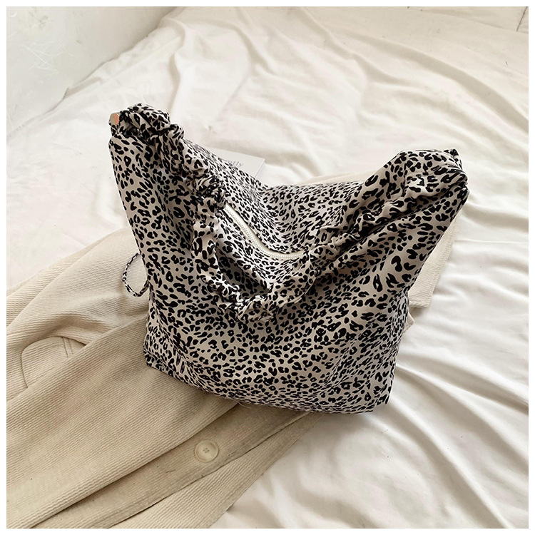 Leopard print women's tote large capacity crossbody bag, 2024 new casual canvas college student fashion class bag_voghion.com