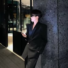 2025秋冬黑色垫肩西装男外套高级感痞帅宽松休闲小西服上衣雅痞潮