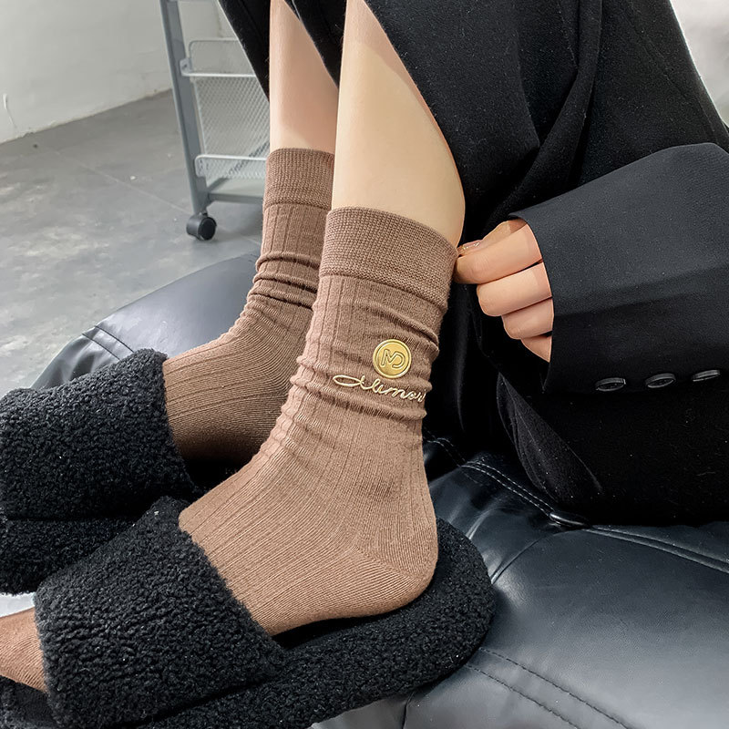 2025d Ins Hot Stamping Winter New Versatile Internet Celebrity Cotton Trendy Mid-Calf Socks_voghion.com