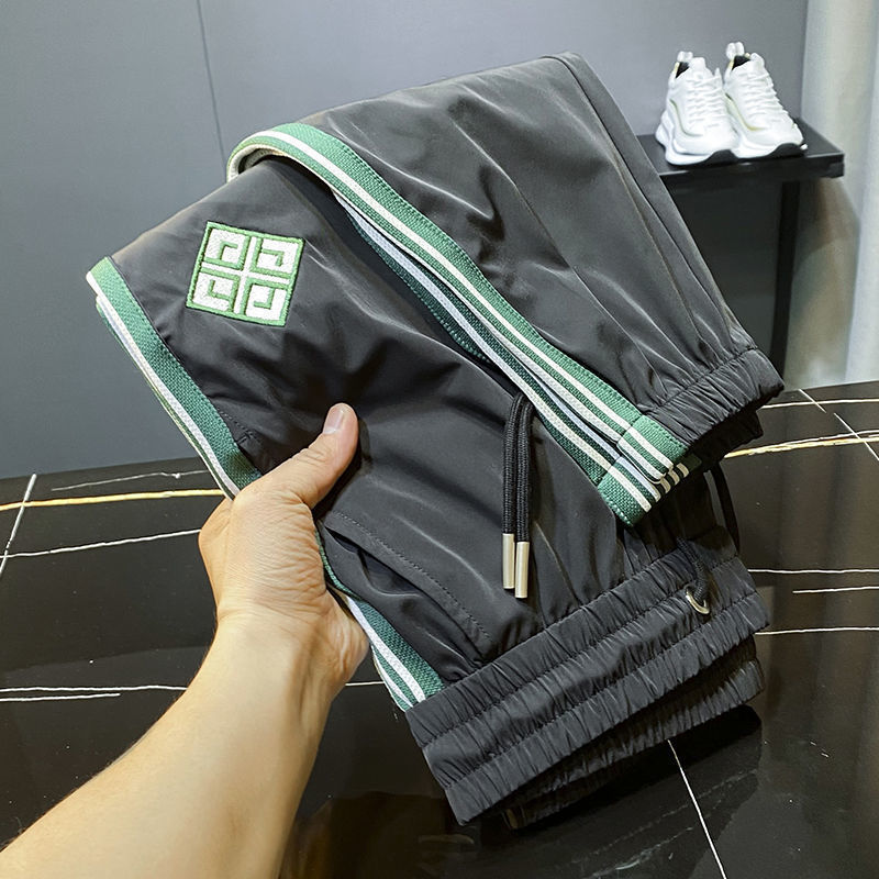 Trendige gestreifte Eisseiden-Freizeithose für Herren im Sommer, lockere und vielseitige Sport-Kurzhose mit Kapuze_voghion.com