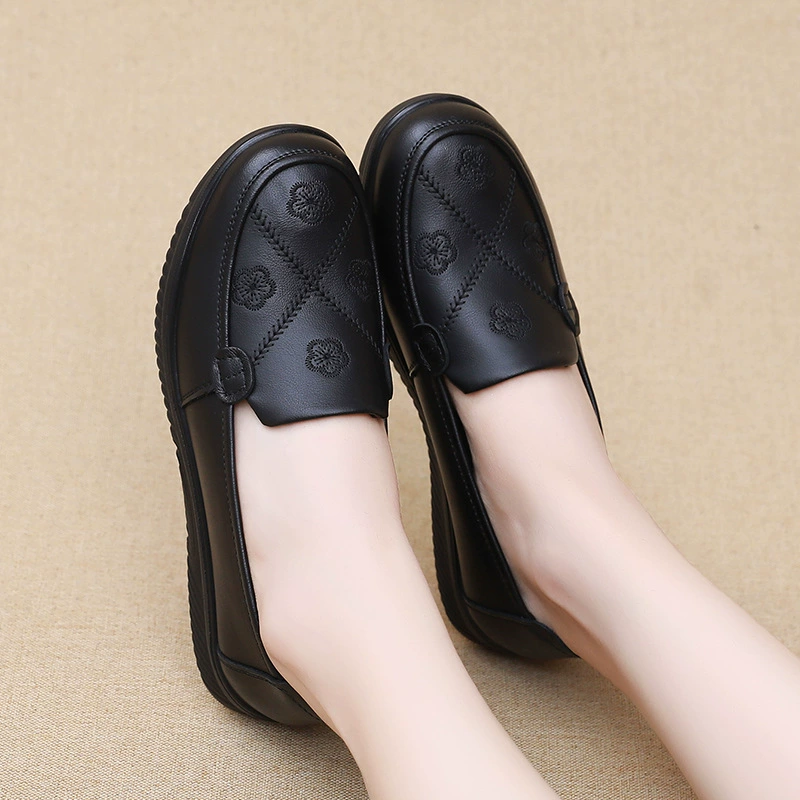Оптовая продажа мягкая лапша мягкая нижняя мама однотонная обувь плоская подошва легкая женская кожаная обувь