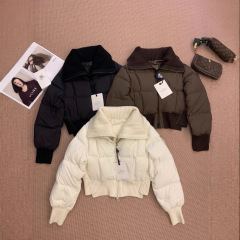 カジュアルファッションの洋風がゆったりしています。