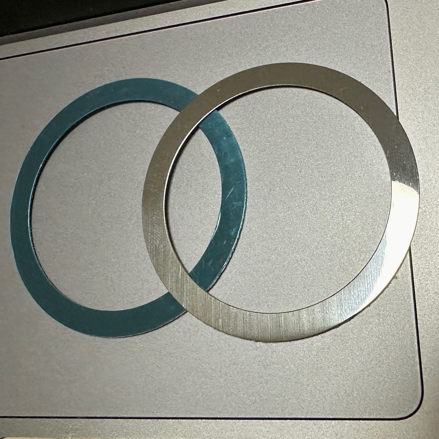 Placa de imán de carga inalámbrica al por mayor Magsafe carga magnética etiqueta engomada del coche imán ultrafino anillo imán placa de hierro