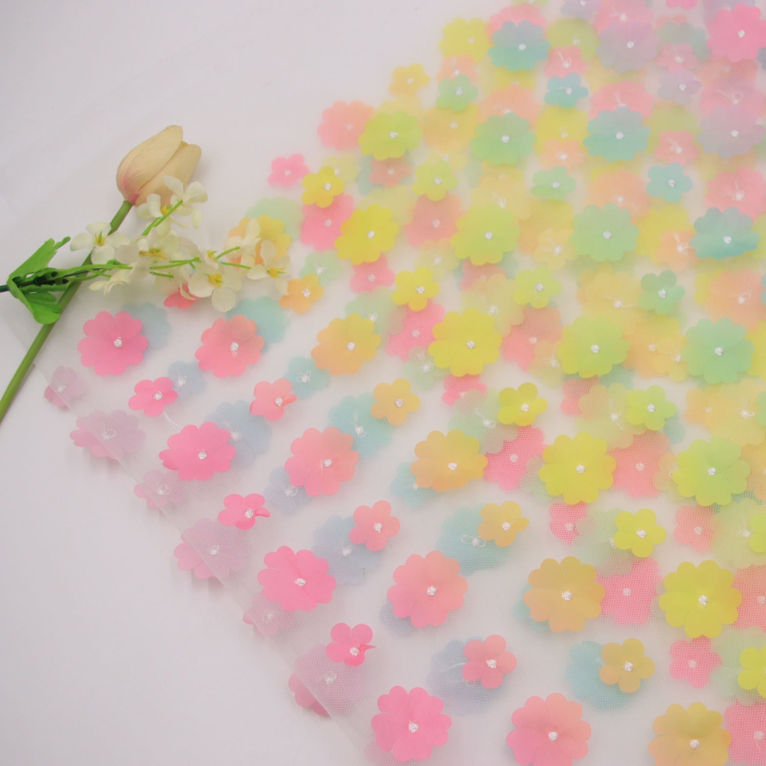 新款  几何绣花 彩虹渐变工艺  小清新  夏日时尚面料