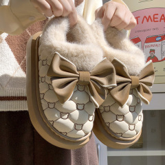新商品の蝶々と綿のスリッパの女性の秋冬のベルベットの保温の厚い底の滑り止めの綿の靴の月子の靴は外で着ることができます。