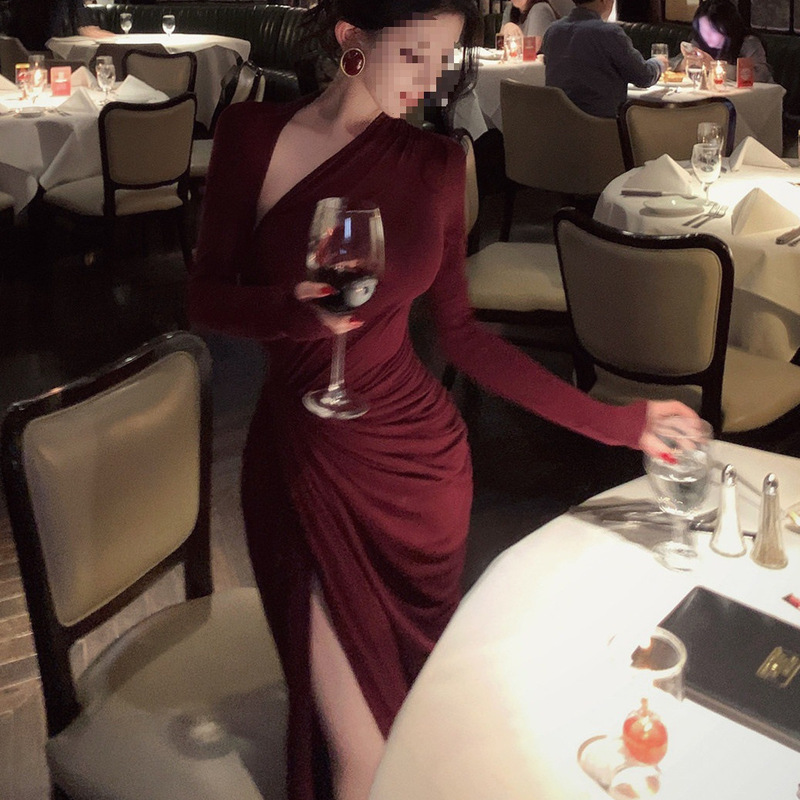 Burgundy Diagonal Collar Long-Sleeve Slit Dress for Women, Autumn and Winter Pleated Waist-Cinching Slim-Fit Mature Style Inner Wear Bodycon Long Dress Burgundy Diagonal Collar Long-Sleeve Slit Dress for Women, Autumn and Winter Pleated Waist-Cinching Slim-Fit Mature Style Inner Wear Bodycon Long Dress