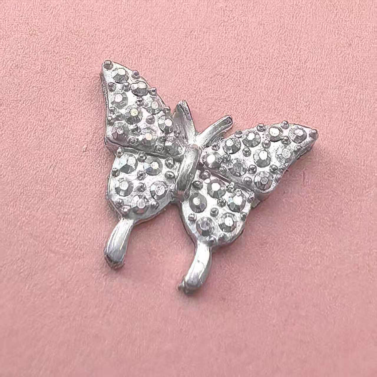 银色树脂蝴蝶美甲饰品批发_04.jpg