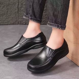 ��Ь�п��Ͳ��ѥ��ƤЬˮЬ�r�з�����ˮ���PVC��ĥ�N������Ь