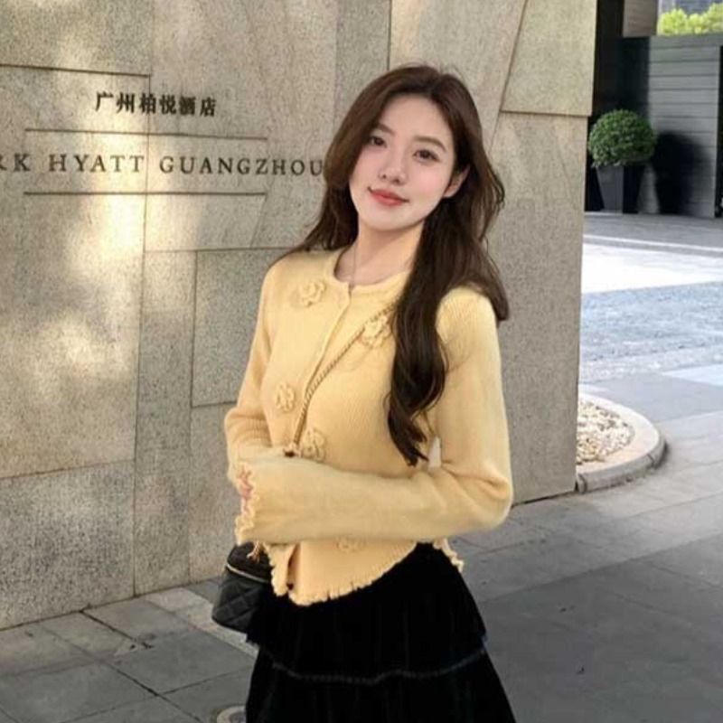 2025秋冬新款温柔调性手工花朵波边保暖毛衣女高级感别致心机上衣|undefined
