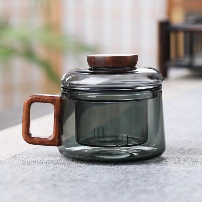 Taza de té gris ahumado de madera Taza de muelle de vidrio con alto contenido de borosilicato Taza de tres piezas de pequeña capacidad con separación de té con filtro