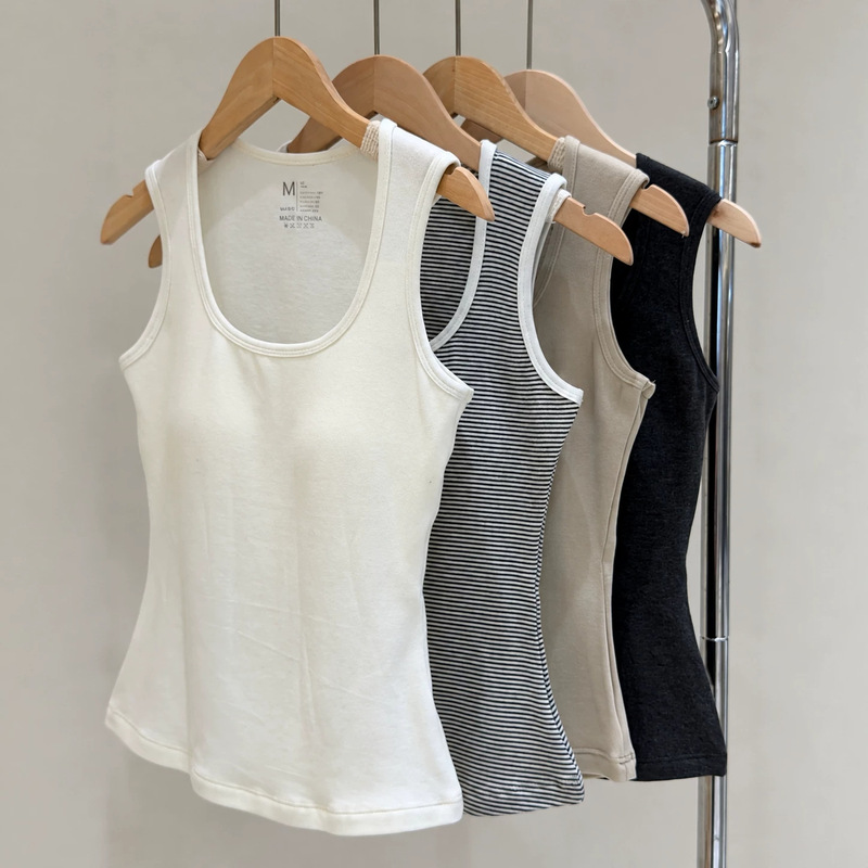 Lyocell Tencel wool U-neck vest for women, suitable for layering in autumn and winter, can be worn as an outer garment, with built-in chest padding, striped design, and can be used as a base layer Lyocell Tencel wool U-neck vest for women, suitable for layering in autumn and winter, can be worn as an outer garment, with built-in chest padding, striped design, and can be used as a base layer