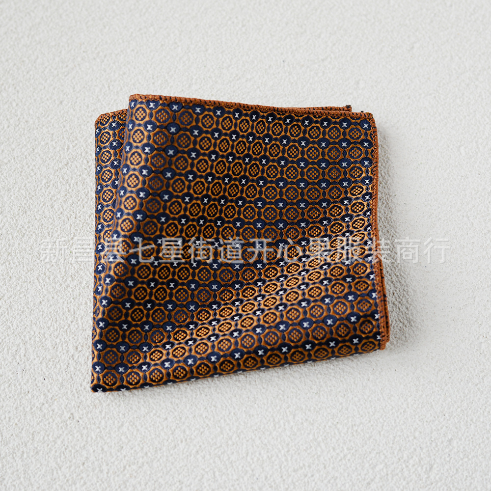 Traje de hombre pequeña bufanda cuadrada fábrica al por mayor moda poliéster accesorios de moda Vintage bordado patrón Toalla de bolsillo ropa de hombre