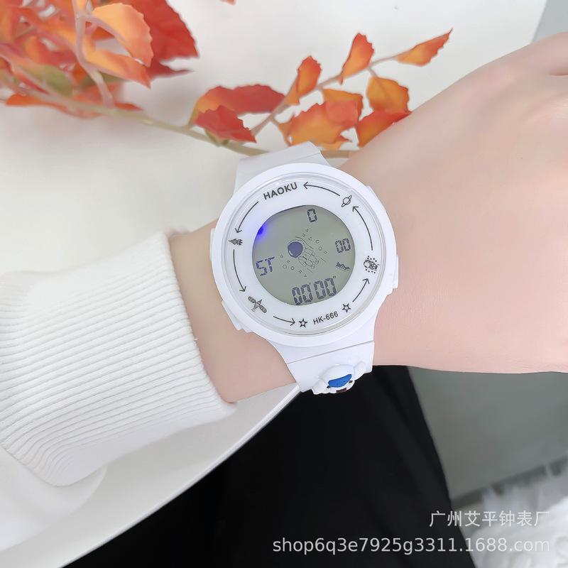 Nuevo reloj de muñeca astronauta estudiante de secundaria femenina simple ins estilo universitario coreano deportes reloj impermeable niños