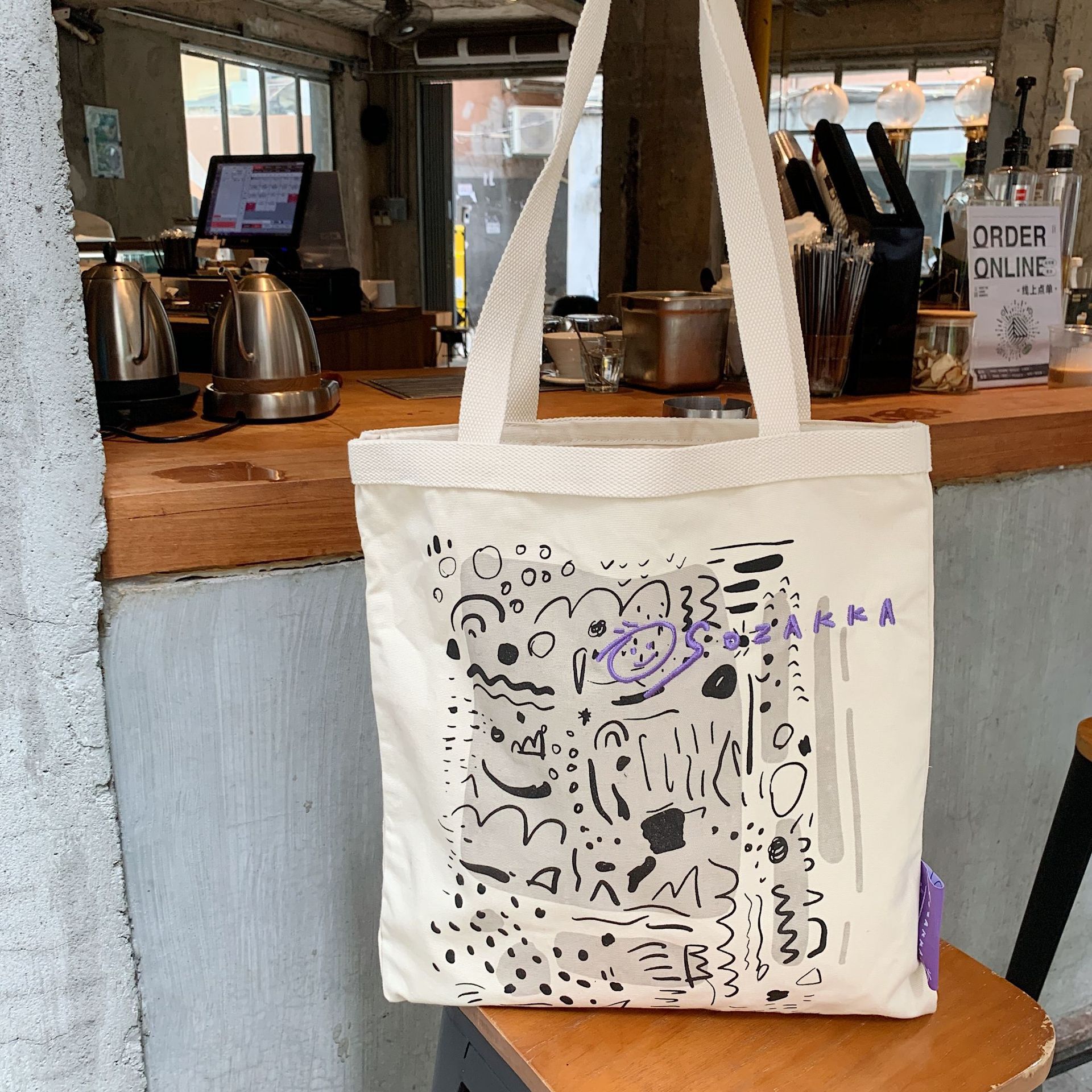 【 In Stock 】26102 letter graffiti printed canvas bag, large-capacity single-shoulder hand-carry shopping bag Tote from South Korea undefined
