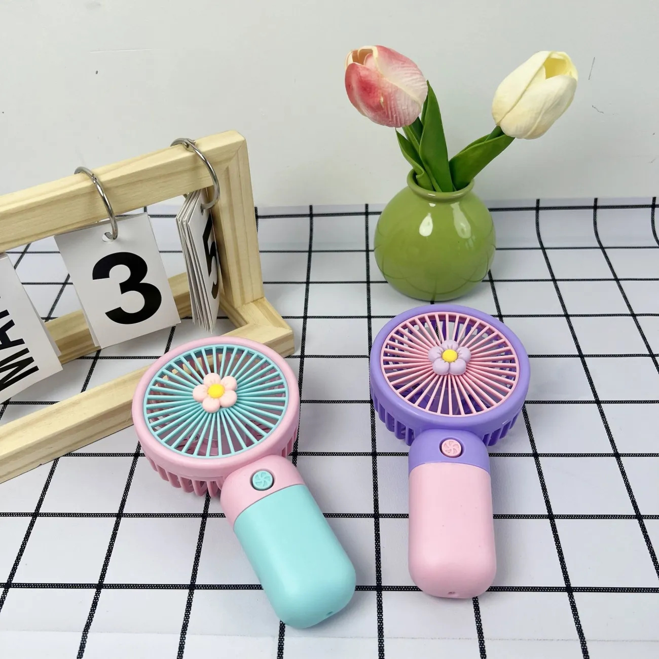 Mini Ventilador Portátil de Mano de Plástico Recargable USB para Escritorio de Estudiantes