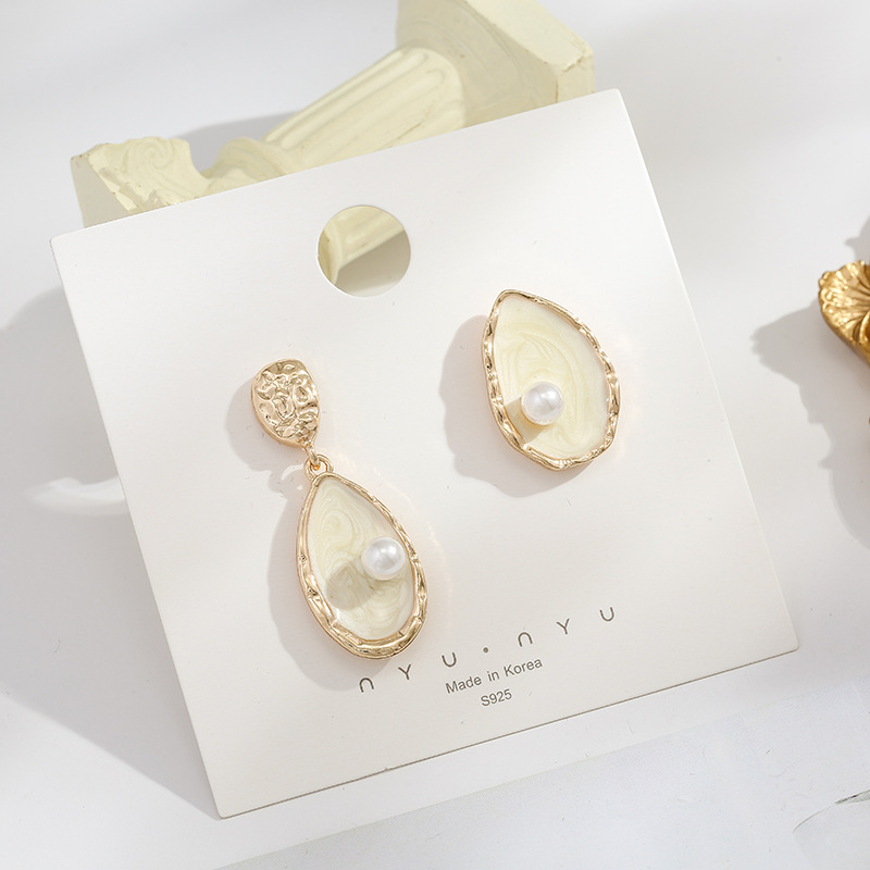Elegant asymmetrical retro earrings from pearl