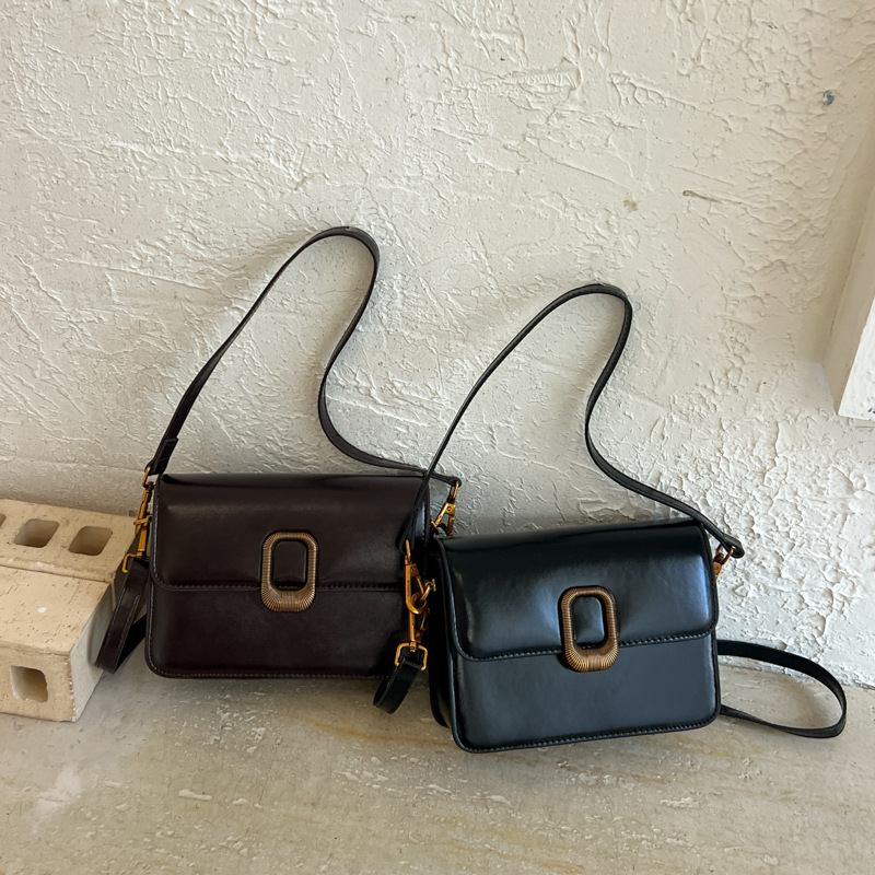 Women's underarm bag 2026 new model, niche design, high-end feel, versatile for autumn and winter, oil wax leather single-shoulder small square bag